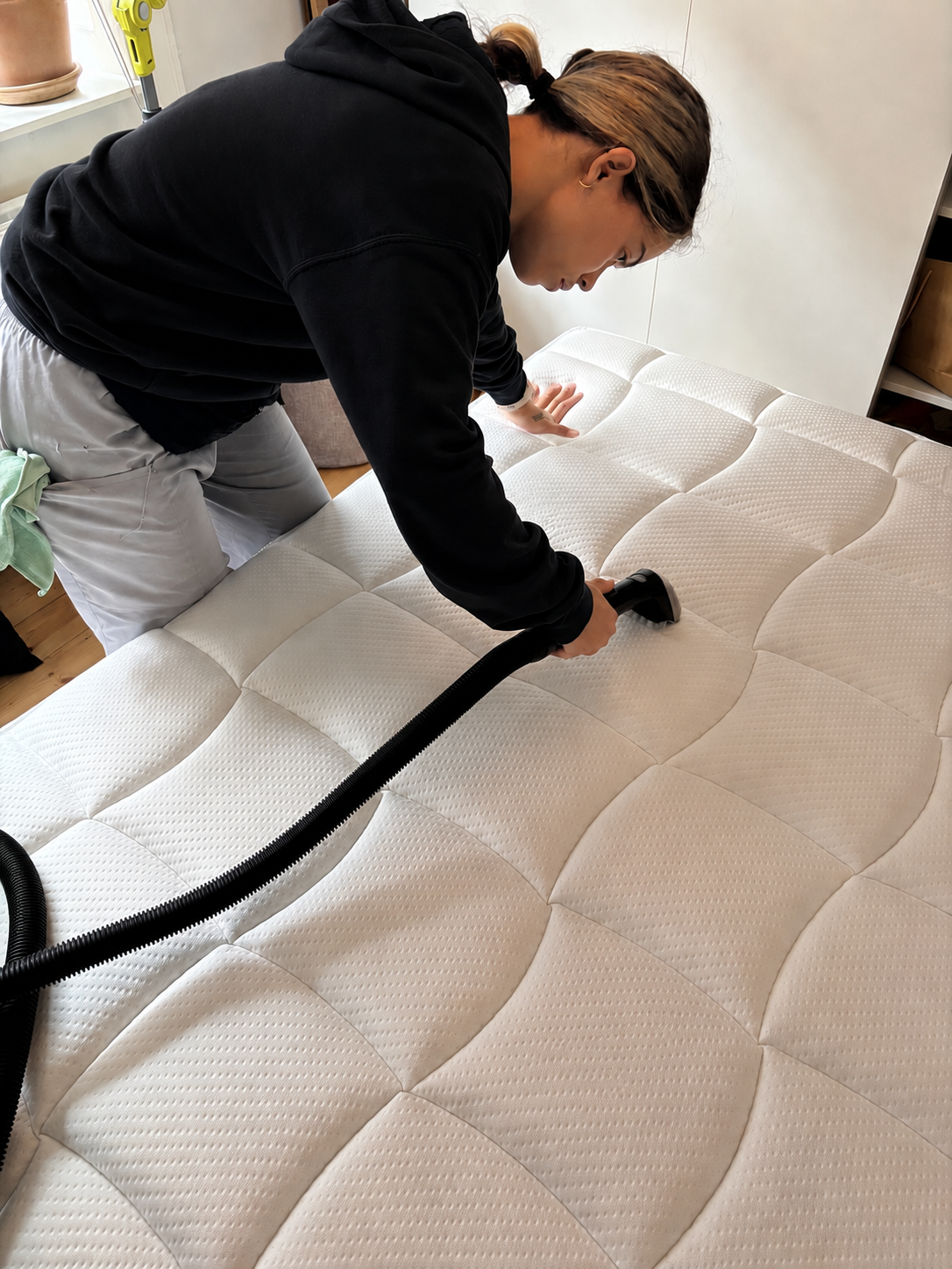 Intervention Impeka de nettoyage de matelas dans une chambre parisienne